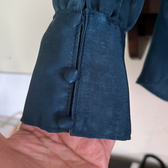 MAURICES Tidal Teal Color Fallon Satin Long Open Sleeve Blouse, Size 1X, NWT. - Picture 7 of 12